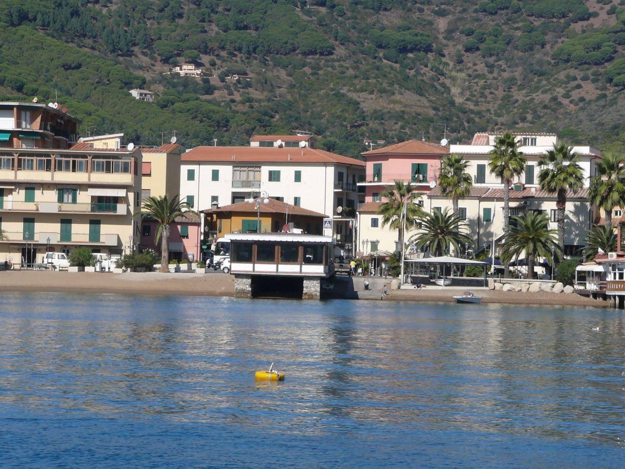Affittacamere Vista Mare Porto Azzurro Bagian luar foto