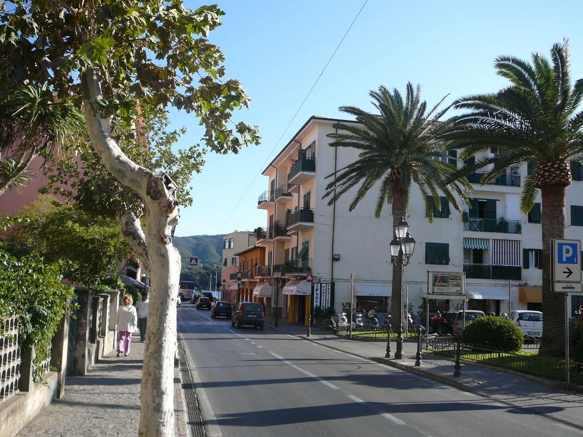 Affittacamere Vista Mare Porto Azzurro Bagian luar foto