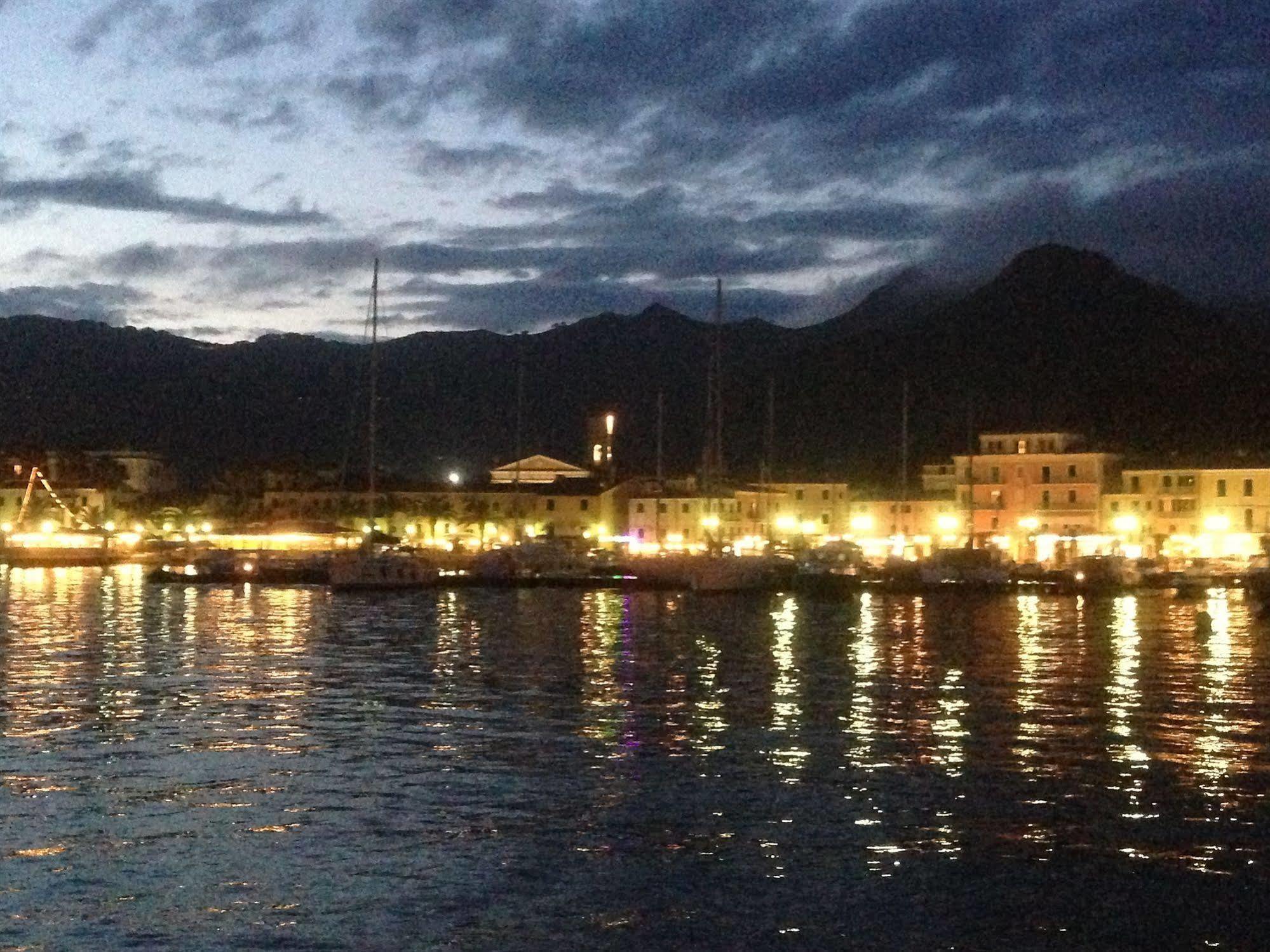 Affittacamere Vista Mare Porto Azzurro Bagian luar foto