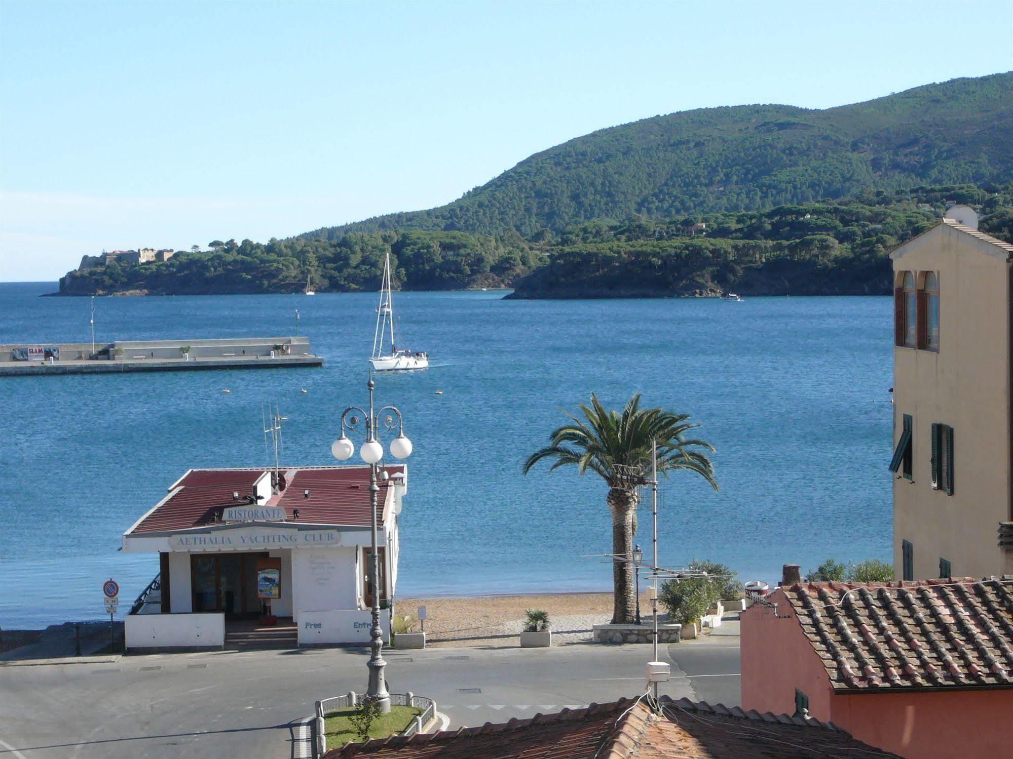 Affittacamere Vista Mare Porto Azzurro Bagian luar foto
